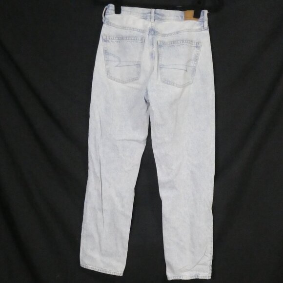 AMERICAN EAGLE | size 2 - short | Light Wash Straight Leg Jeans - Picture 2 of 16